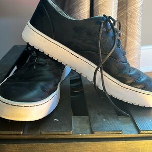 Black leather Sperry sneakers